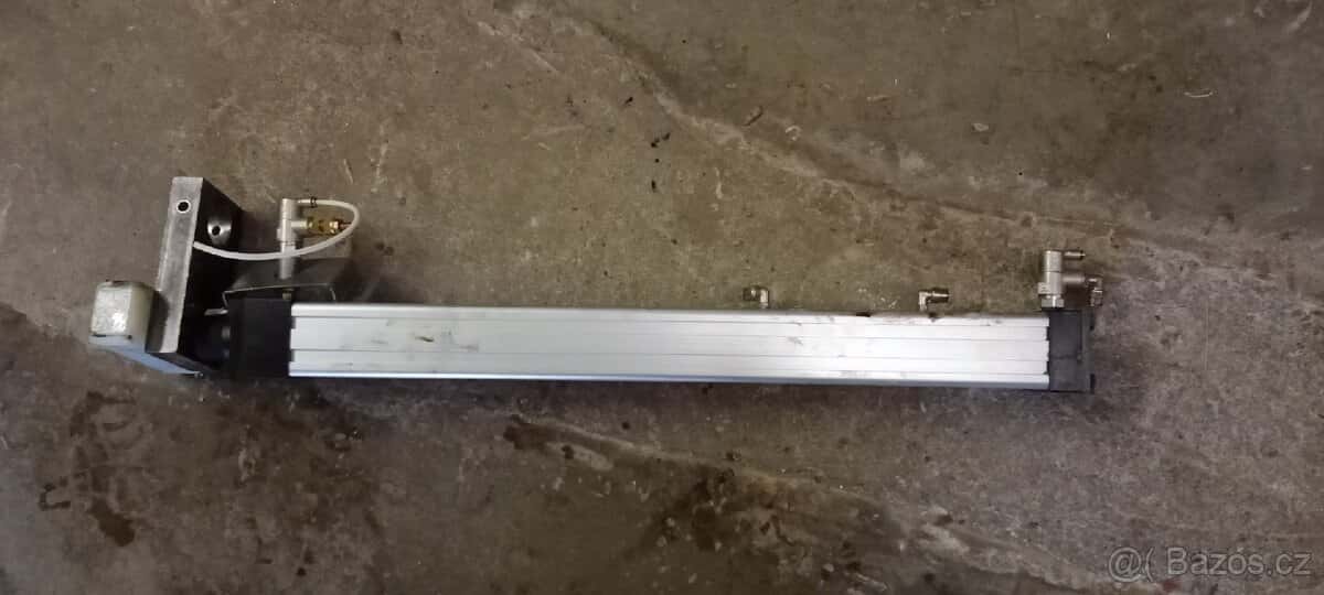 Pneumatický válec 1