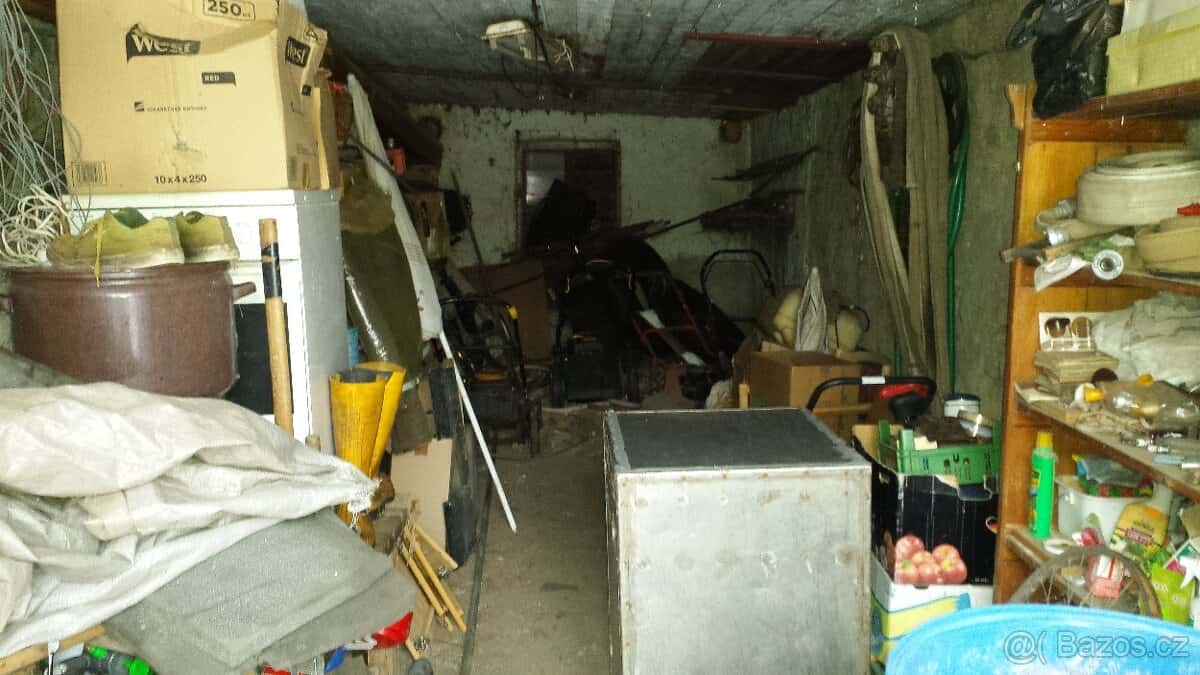 Garáž v Libočanech 12