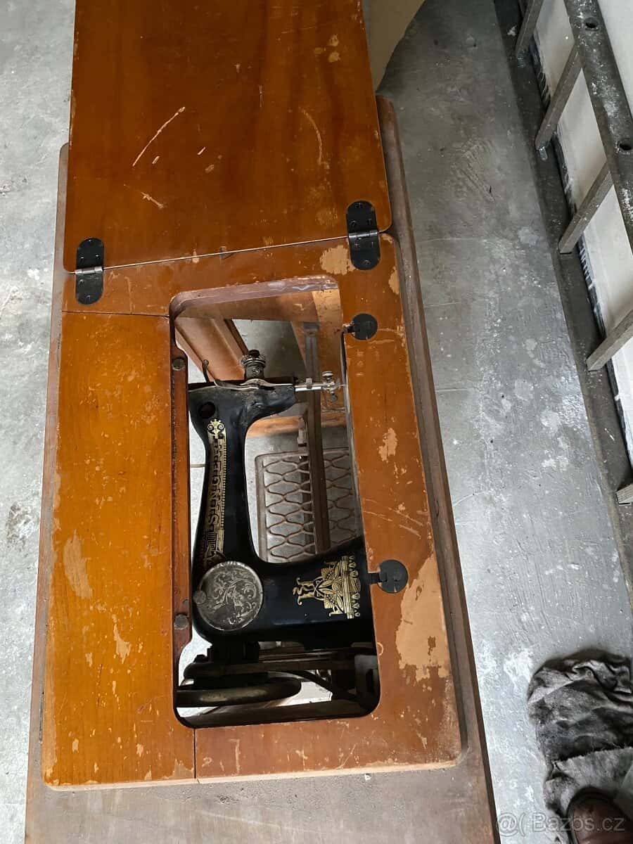 Šicí stroj Singer 3