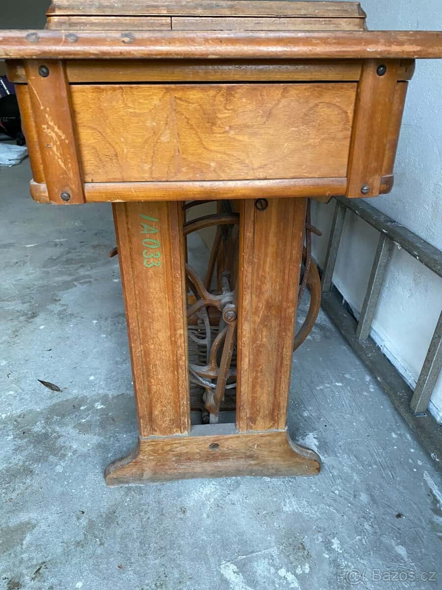 Šicí stroj Singer 4