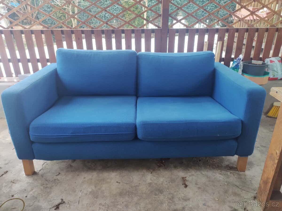 Modrý gauč IKEA 1