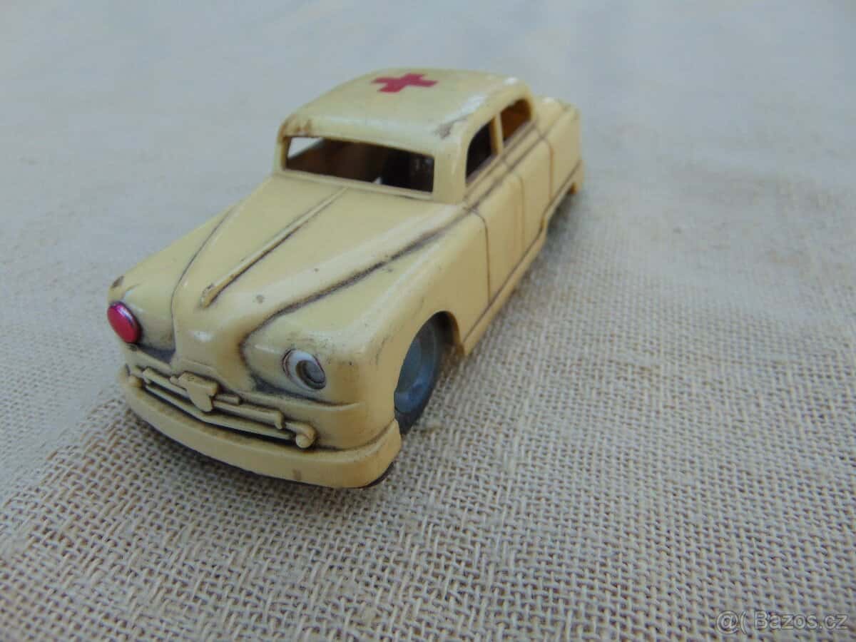 Autíčko bakelit 4