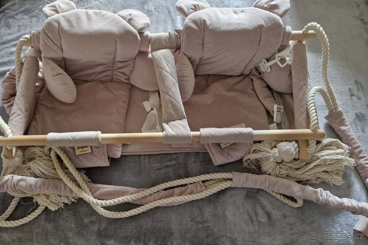 Houpačka pro 2 děti 1