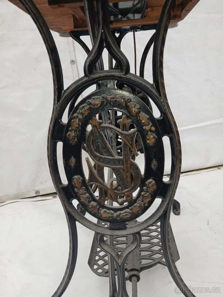 Šicí stroj stary 4