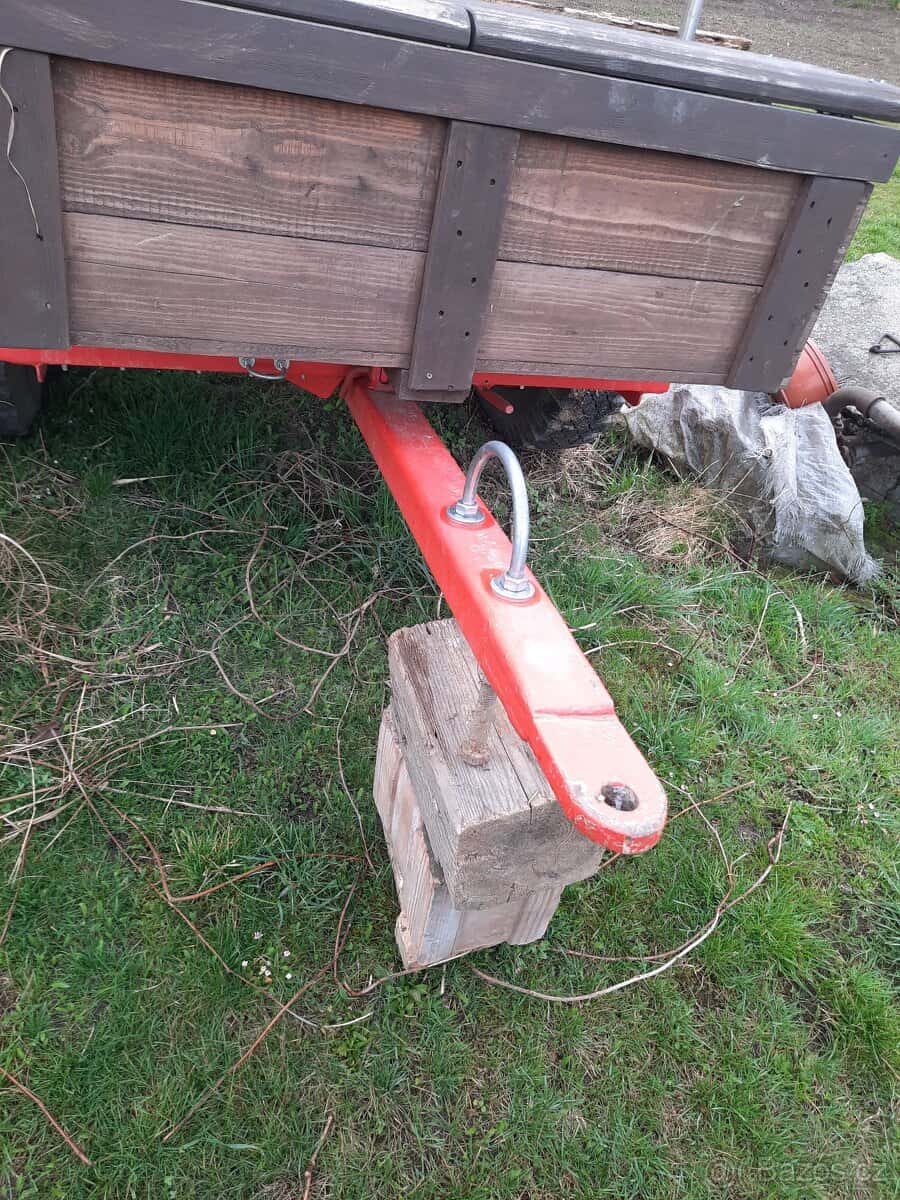 Vlečka za traktor 4