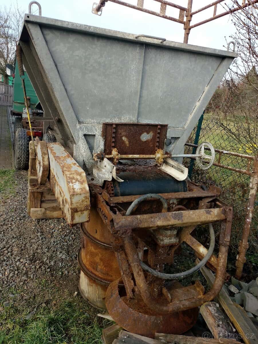 Sypač na Multicar M25 2