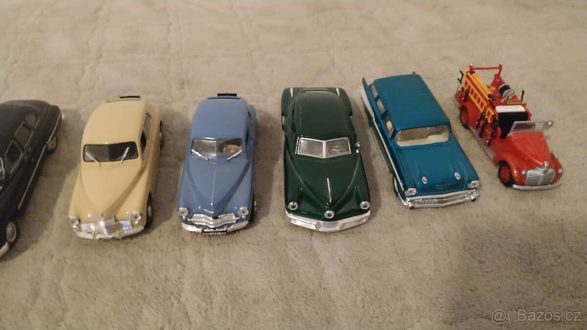 Modely autíček 1:43 2