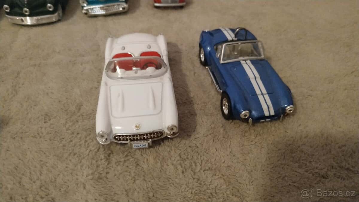 Modely autíček 1:43 3