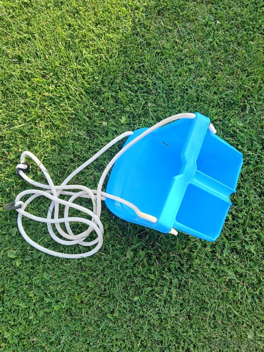 Plastová houpačka 1