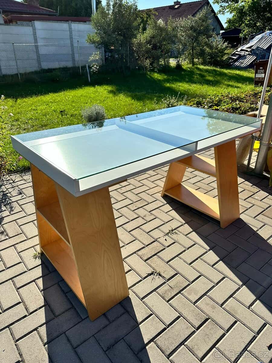Designový stůl 1