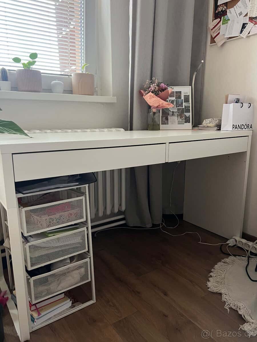 Stůl Ikea 3