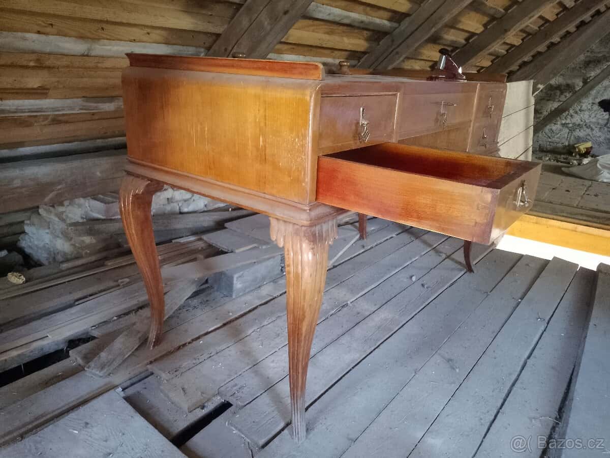 Starožitný psací stůl 2