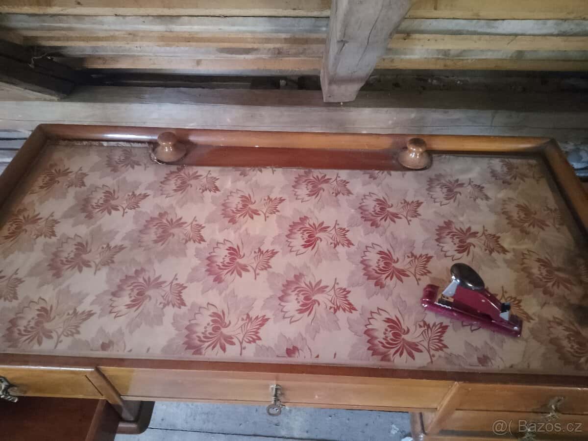 Starožitný psací stůl 3