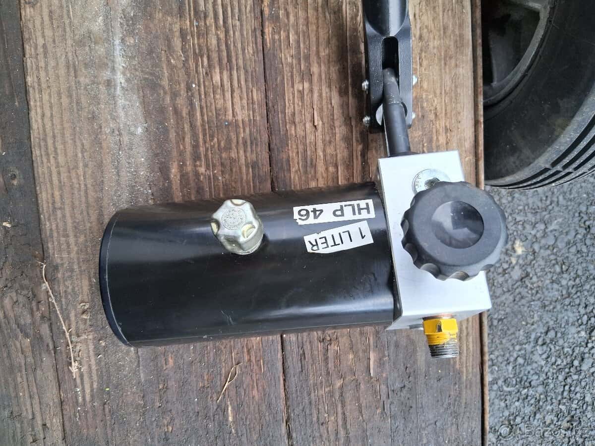 Ruční hydraulická pumpa 3