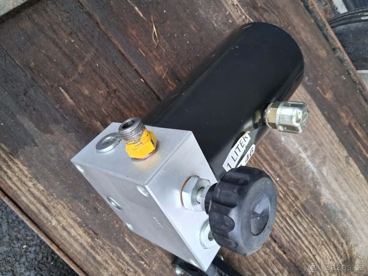 Ruční hydraulická pumpa 4