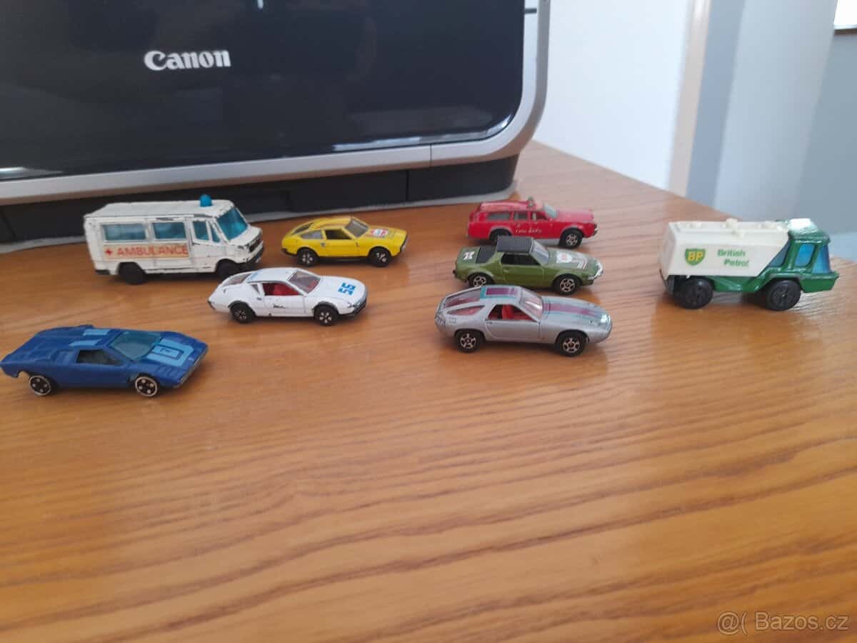 Retro kovová autíčka 1