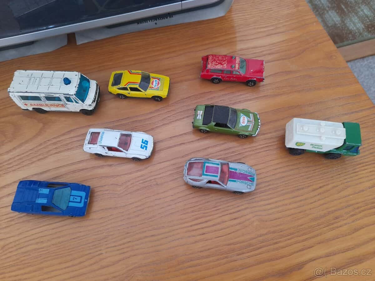 Retro kovová autíčka 2