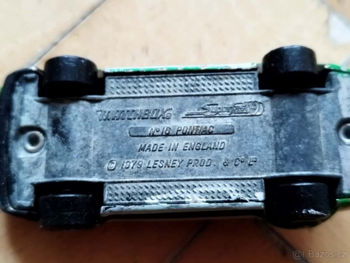 Auta modely Matchbox 12