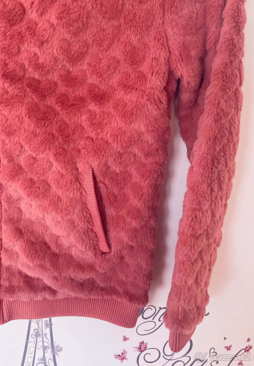 Dívčí svetr C&A 3