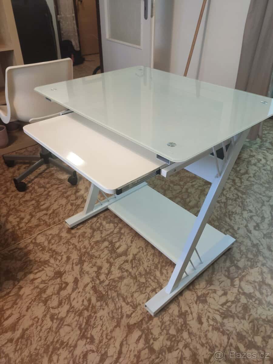 Počítačový stůl 2