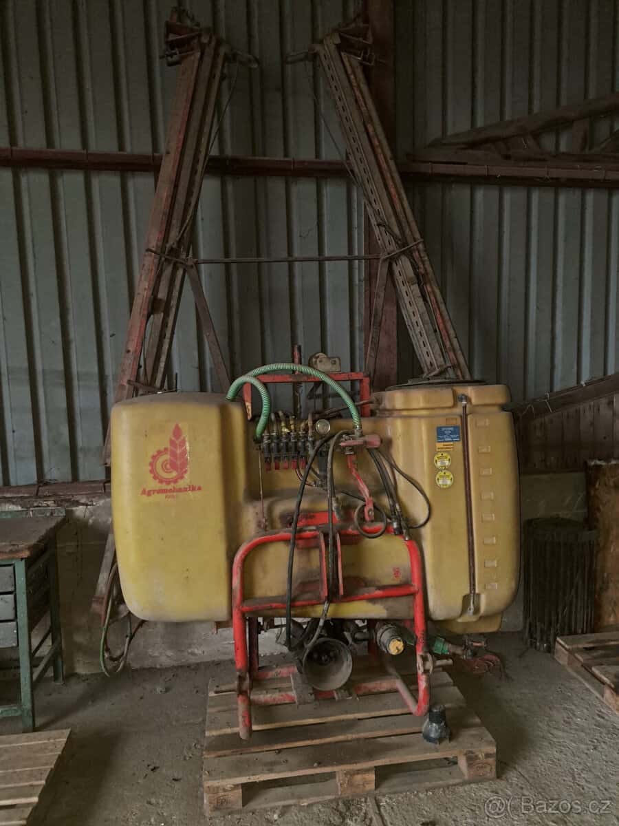 Nesený postřikovač 1