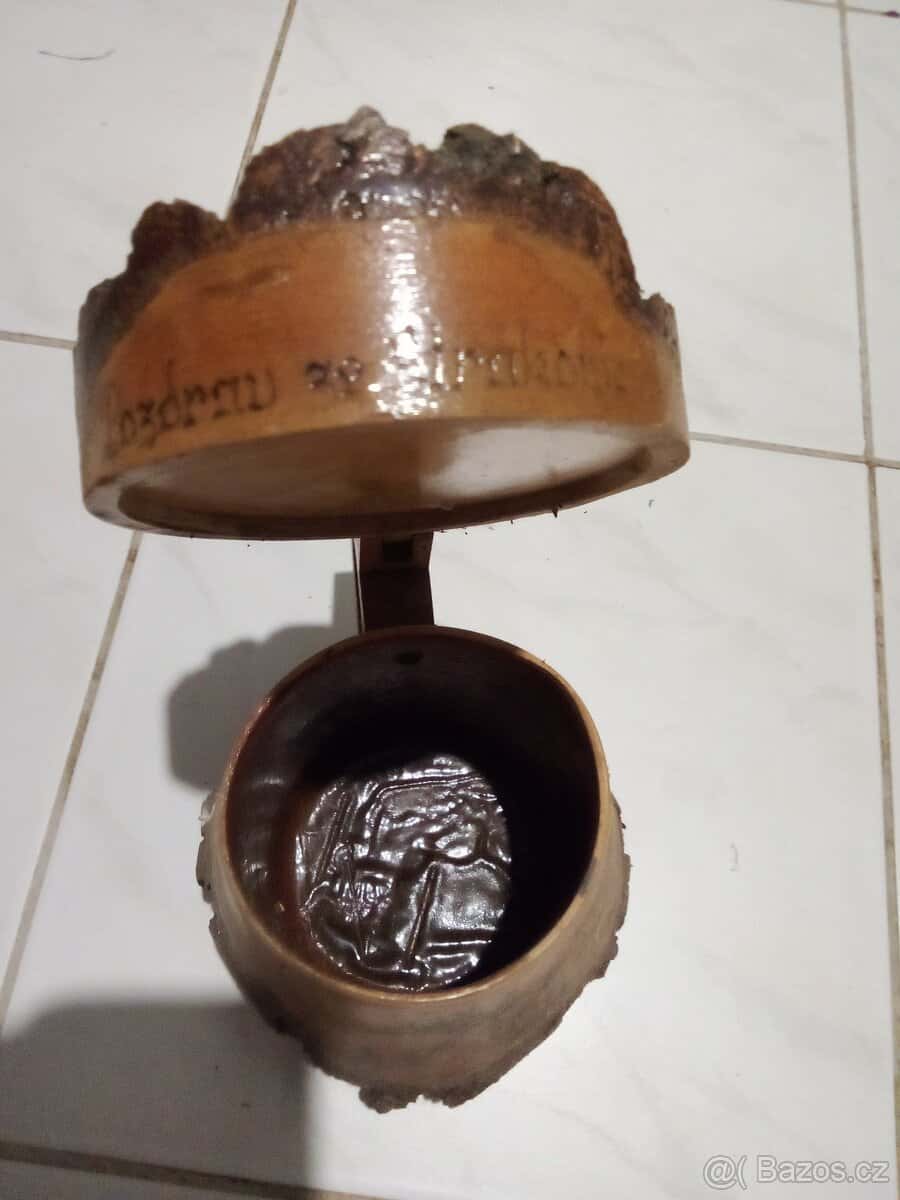 Starý dřevěný půllitr 1