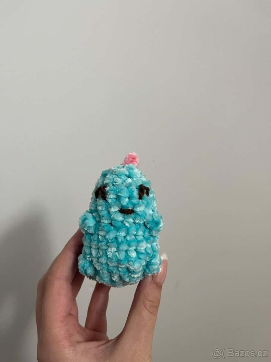 háčkovaný dinosaurus 1