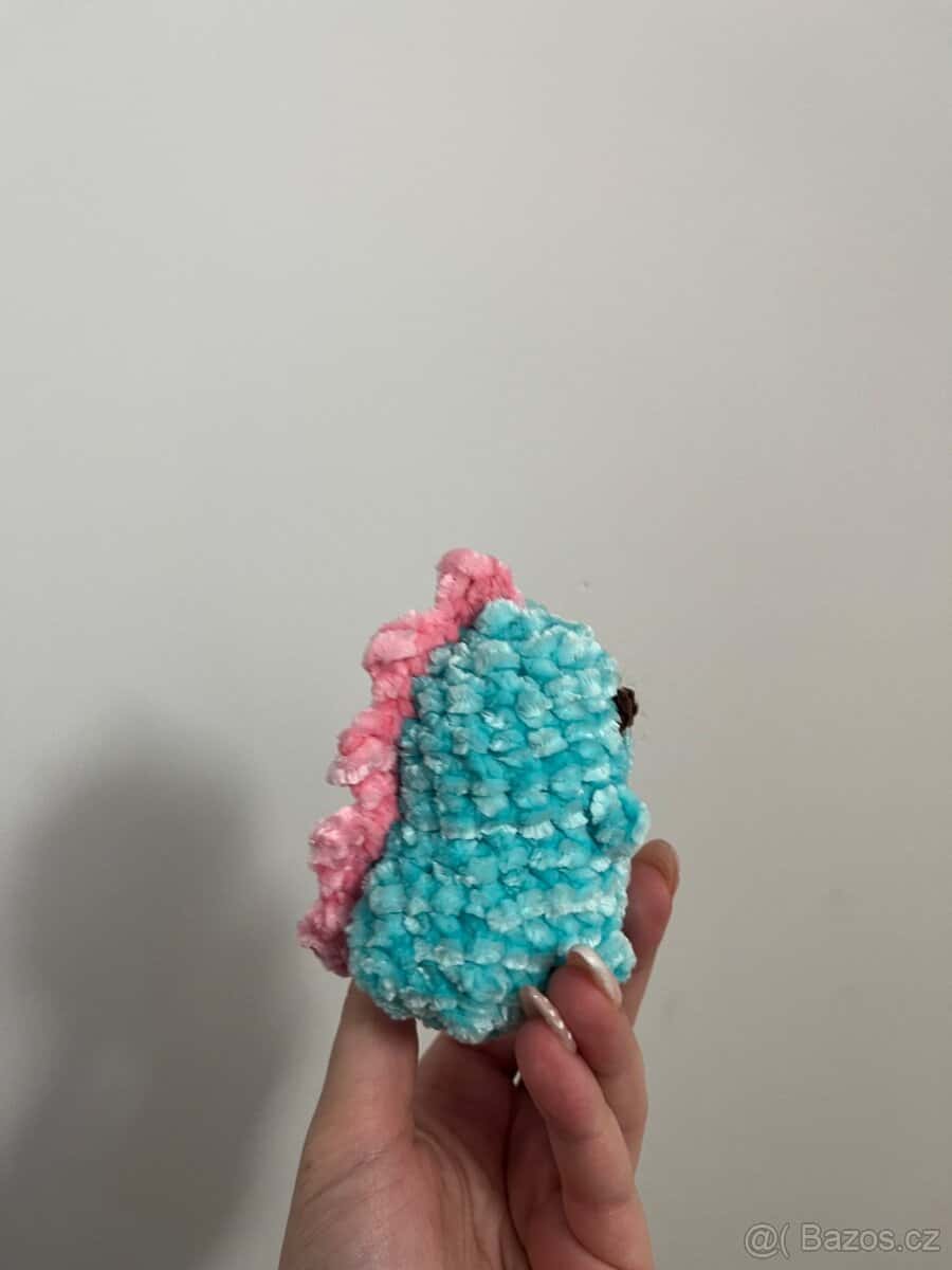 háčkovaný dinosaurus 3