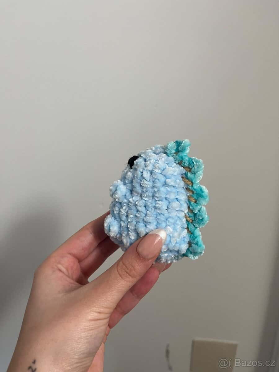 háčkovaný dinosaurus 5