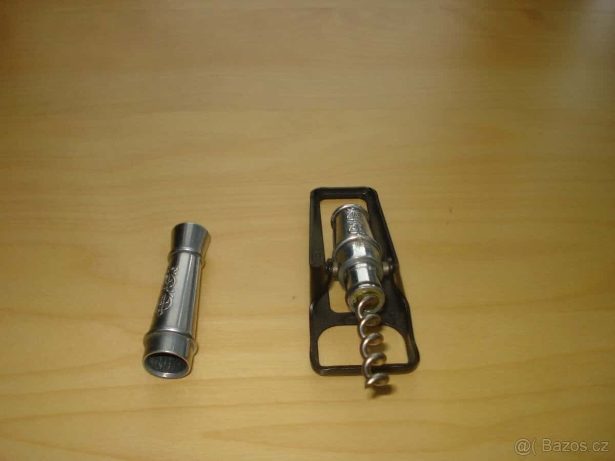 Vývrtky a otvíráky 9