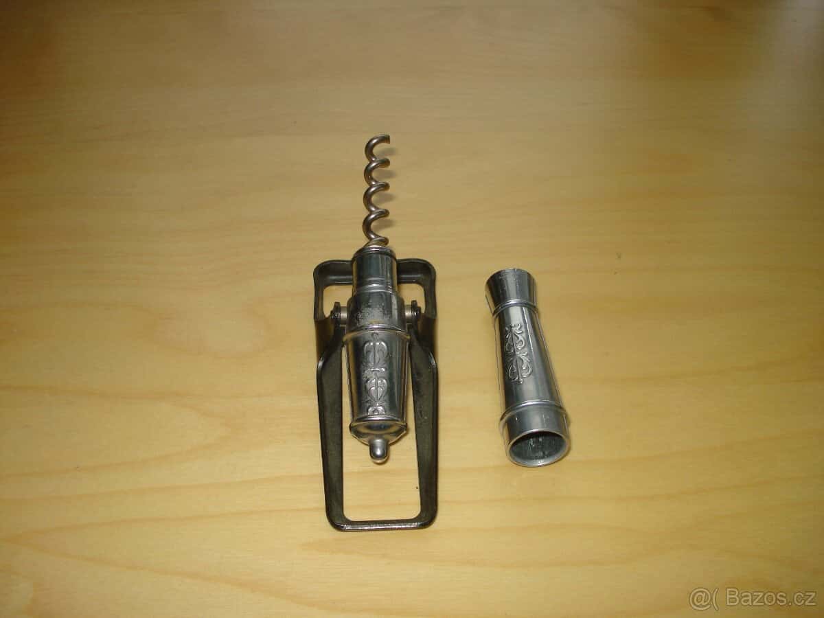 Vývrtky a otvíráky 11