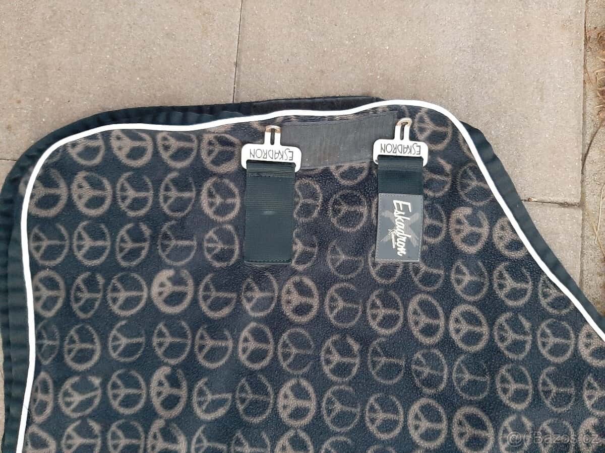 Eskadron deka modro-seda 5