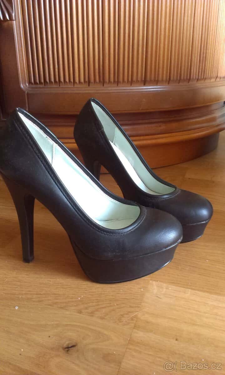 Lodičky na platforme 1