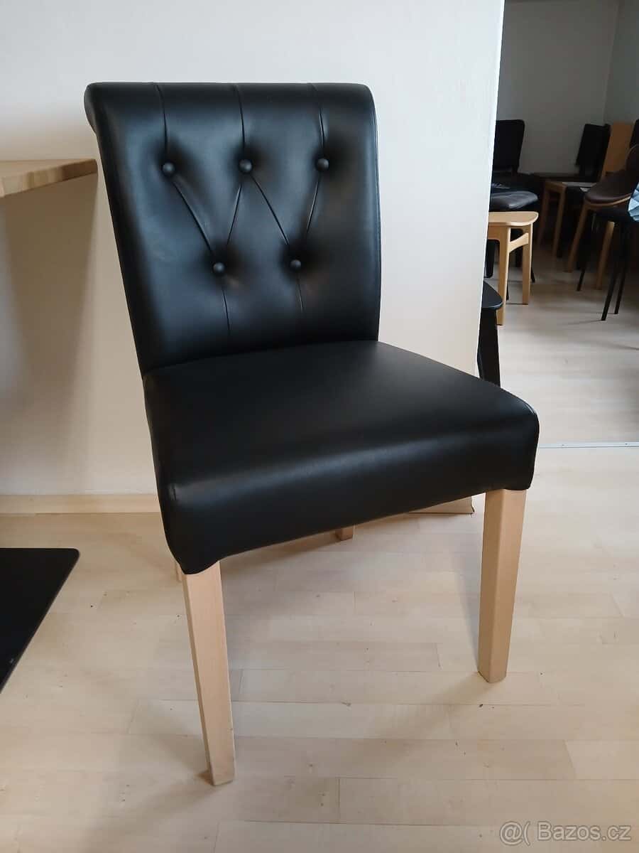 Černá židle Chestefield 1