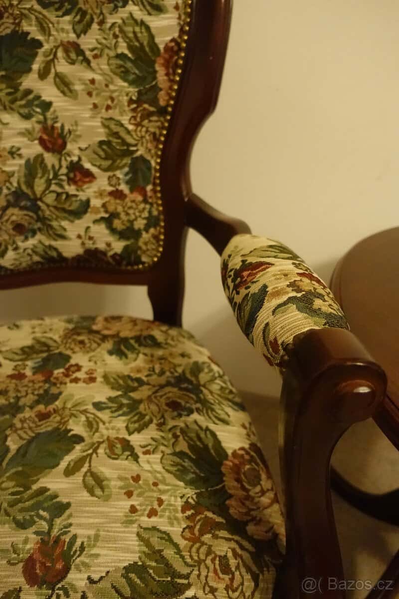 Stoličky a stolík 5