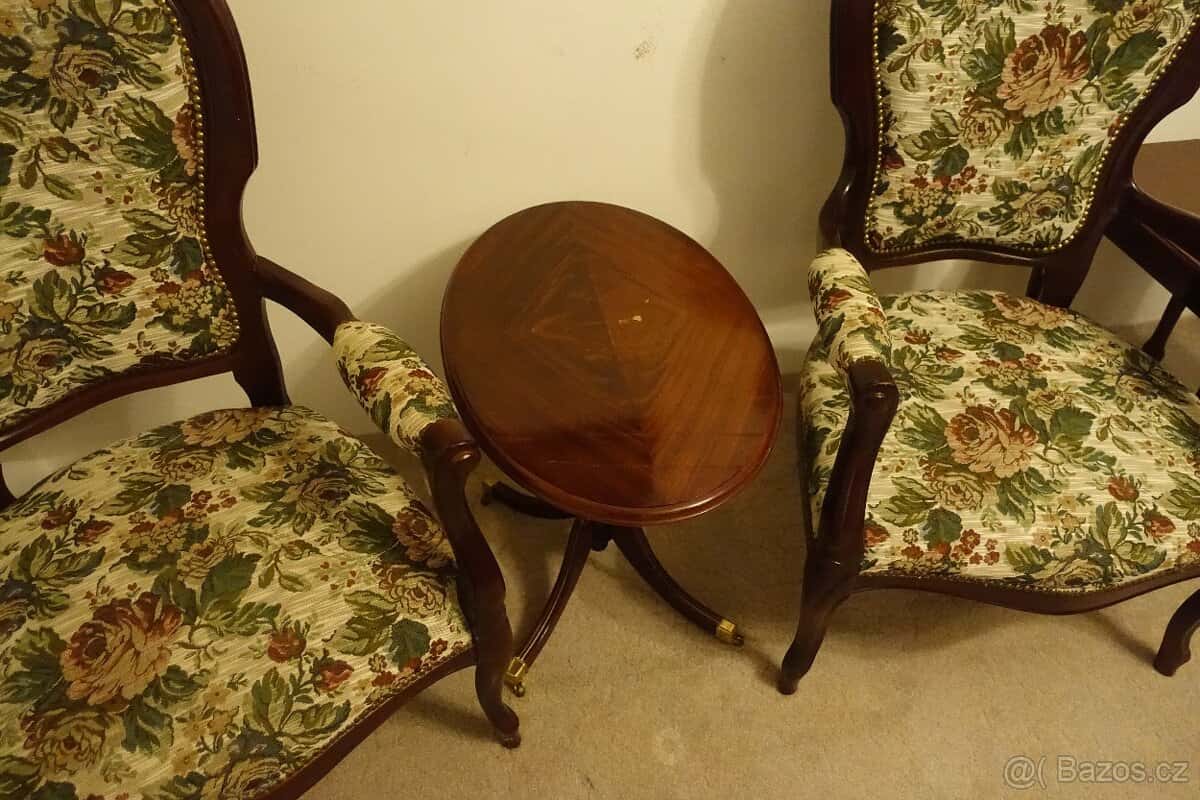 Stoličky a stolík 6