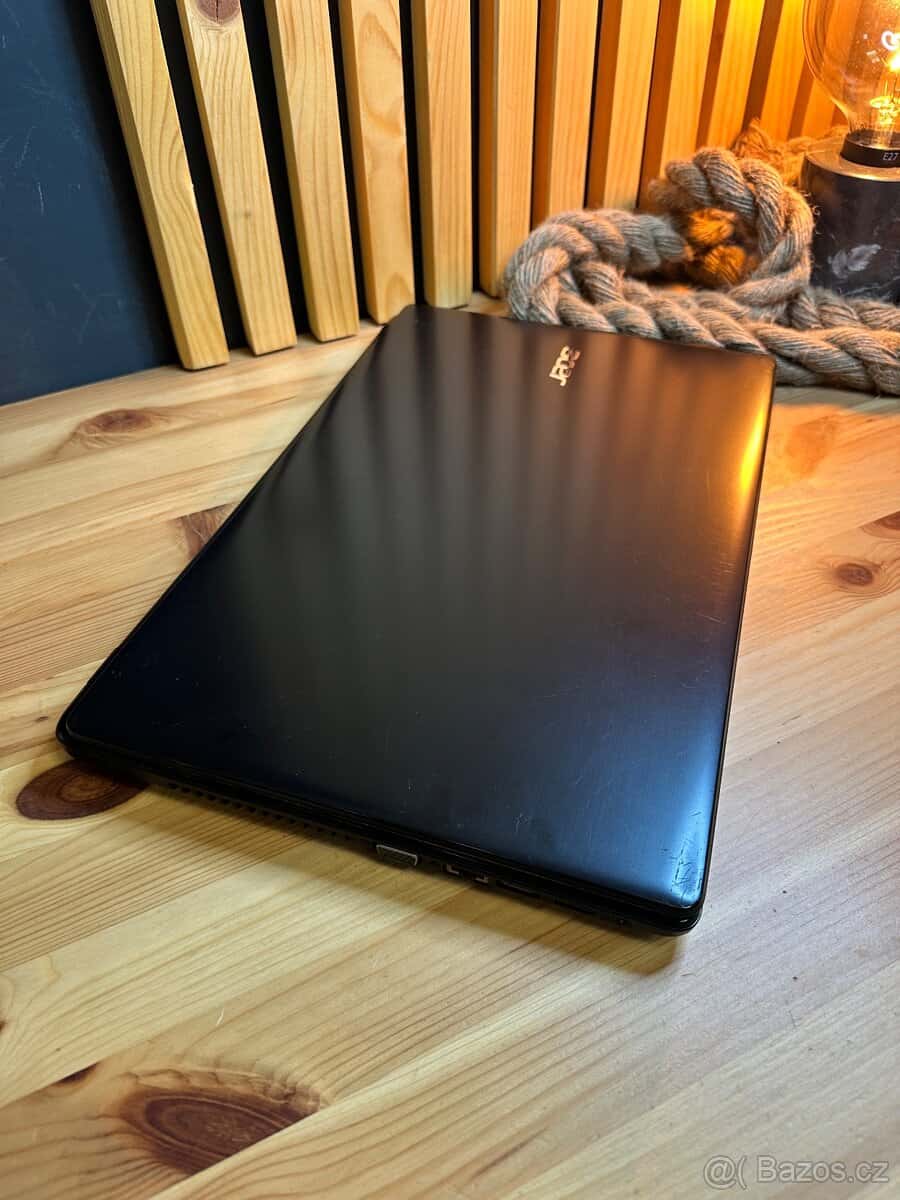 Acer Aspire E5-521 3