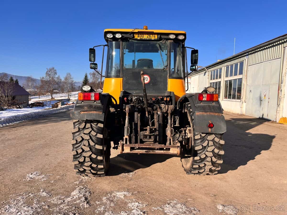 JCB Fastrac 8