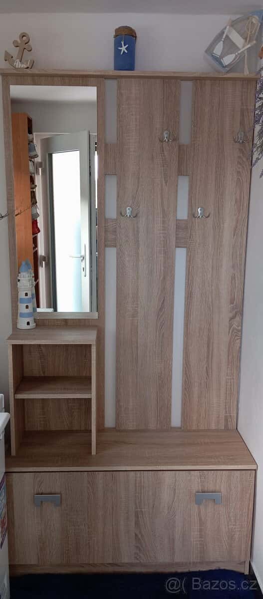 Předsíňová stěna 2