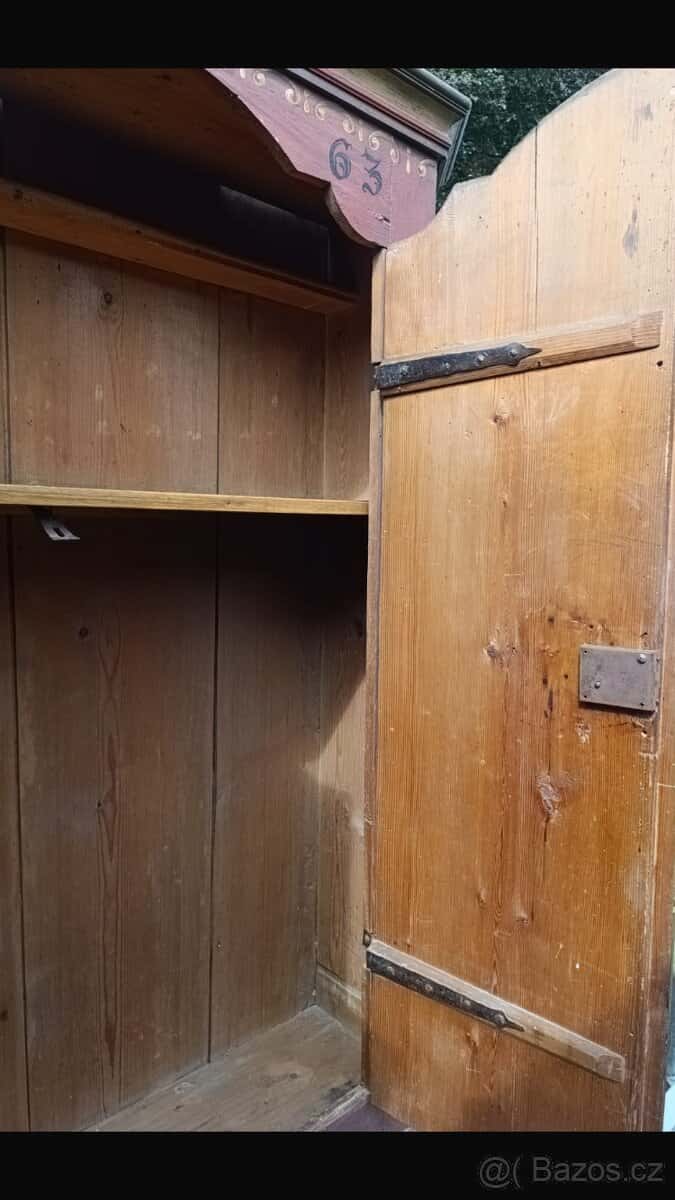Starožitná skříň 3