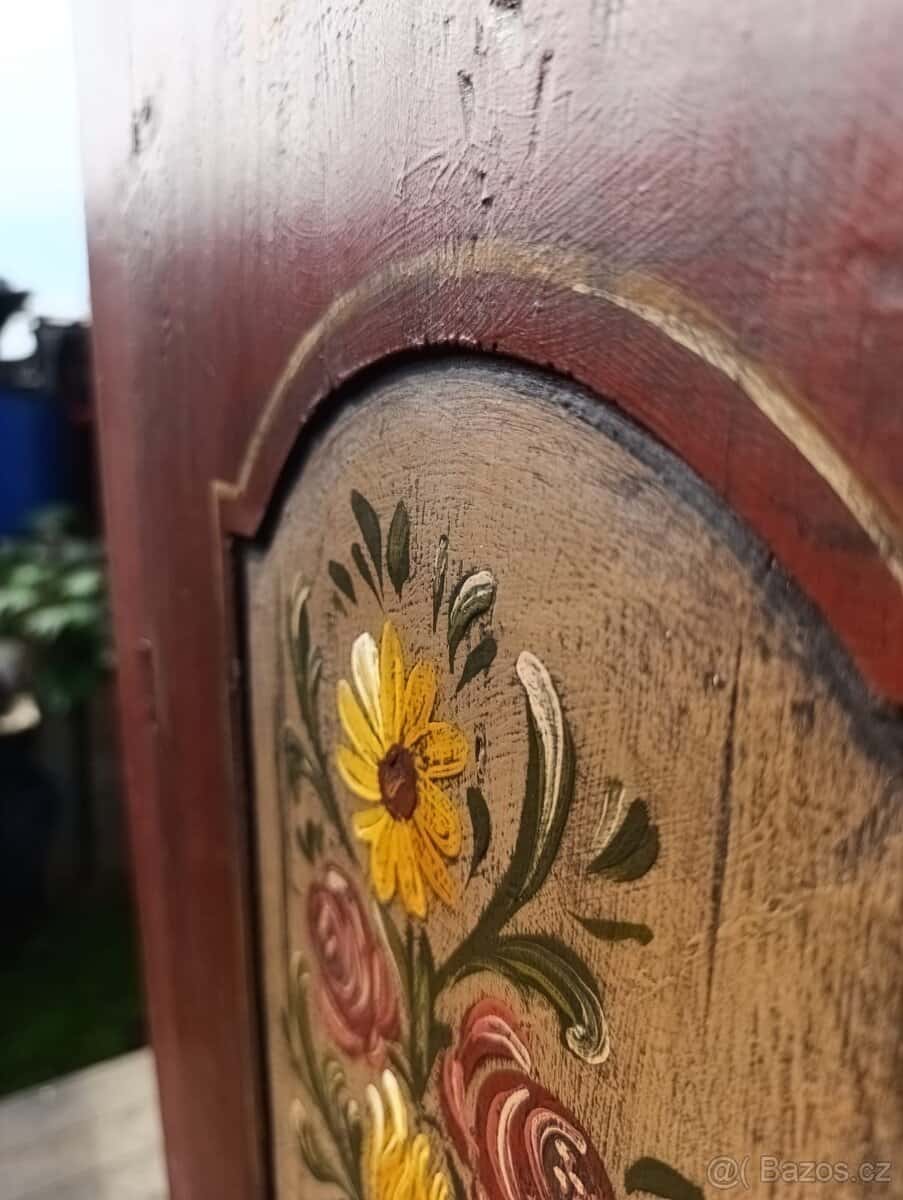 Starožitná skříň 7