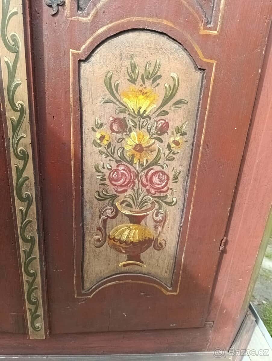 Starožitná skříň 17