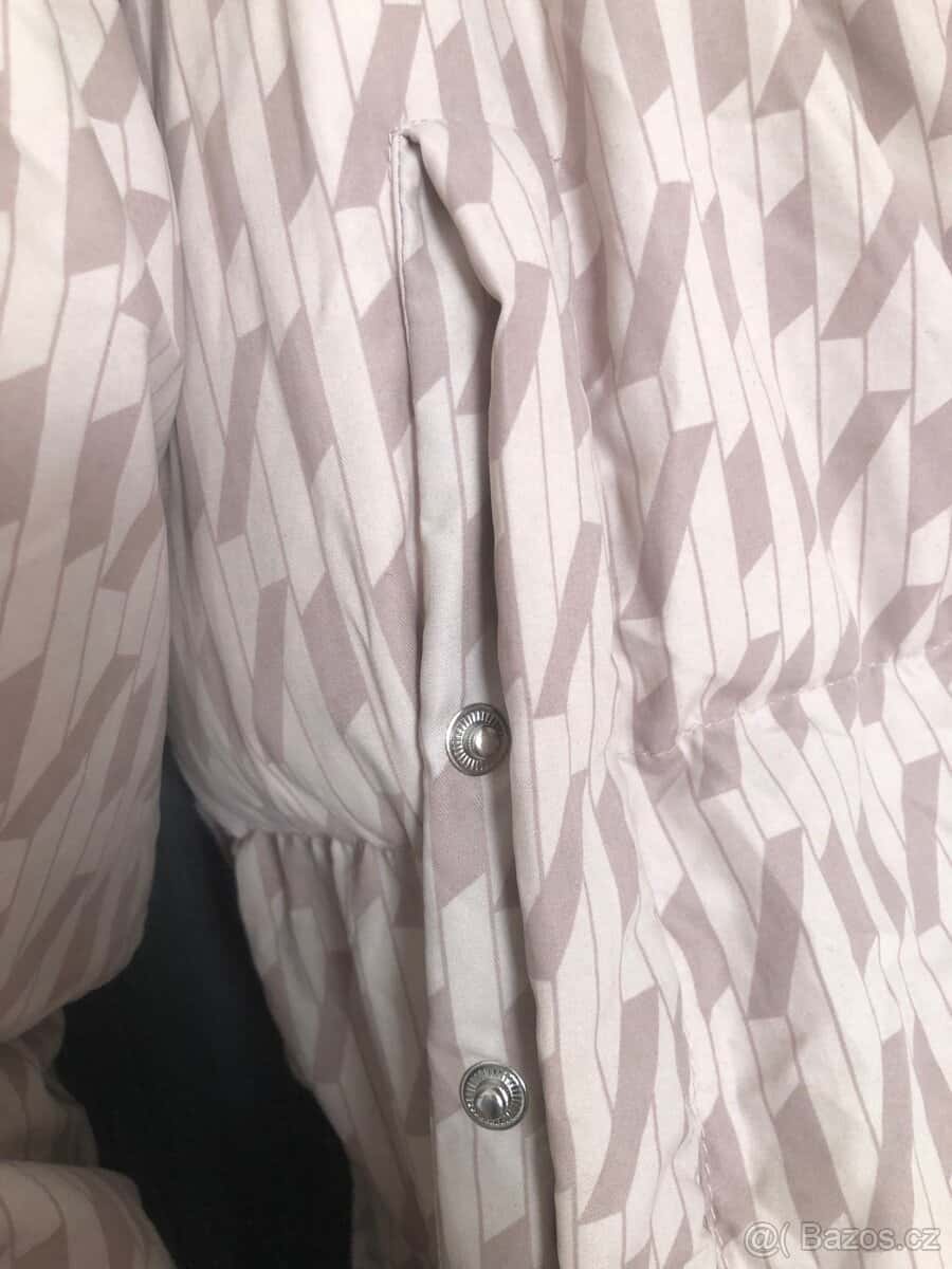 Teplá bunda Nineteen 4