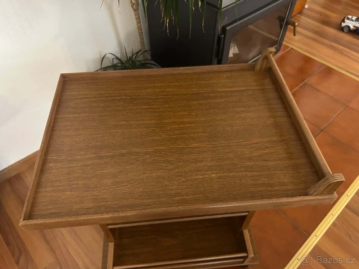 Servírovací stolek 5