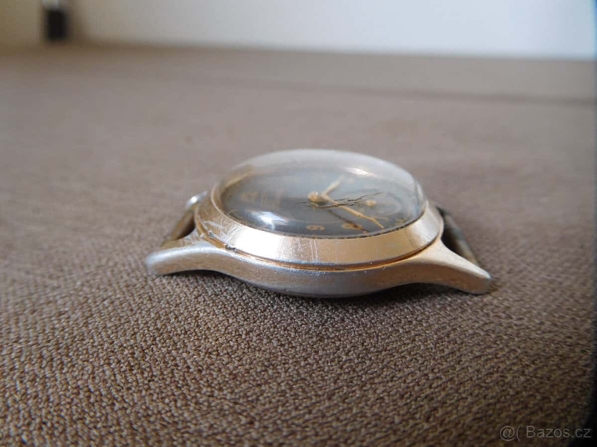 STARÉ HODINKY POBEDA 2