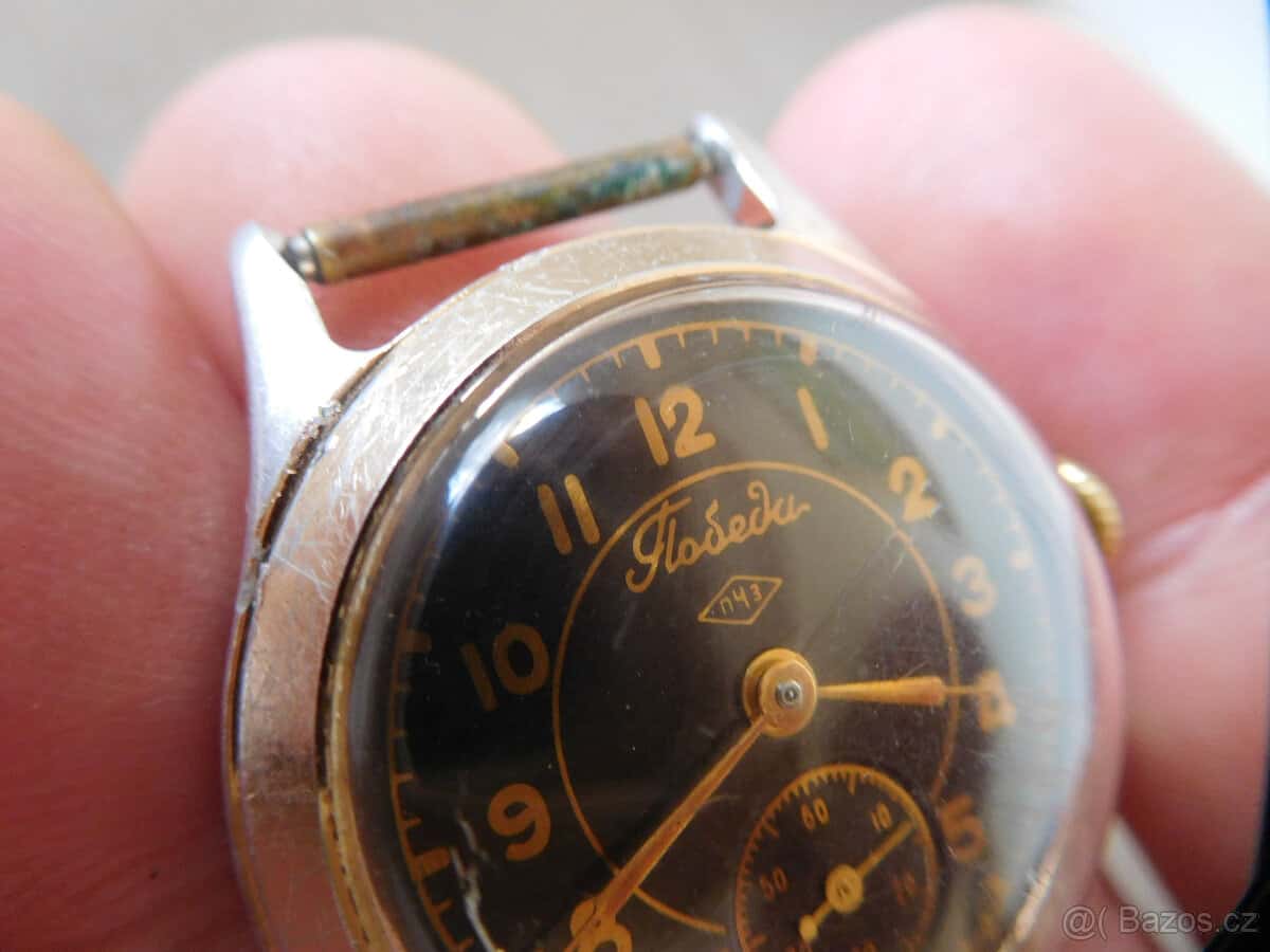 STARÉ HODINKY POBEDA 11