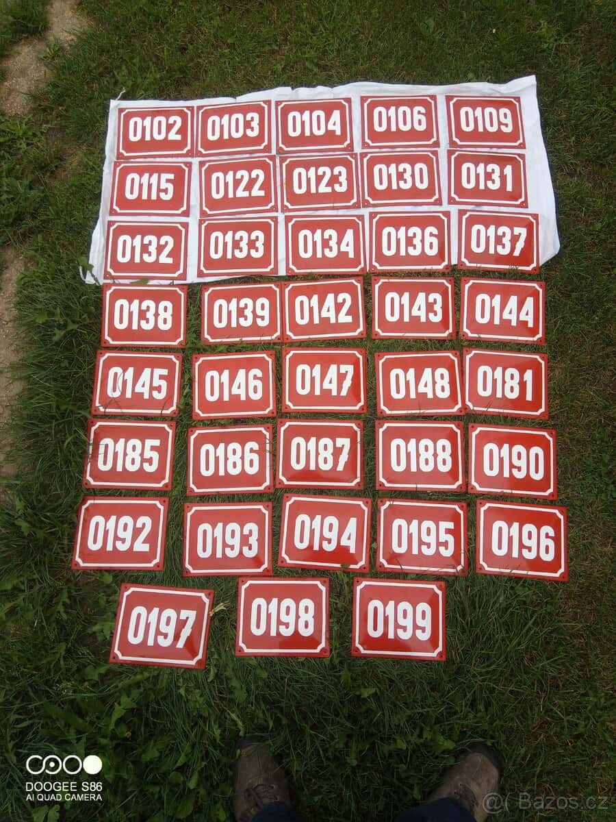 Smaltované cedule čísla 4