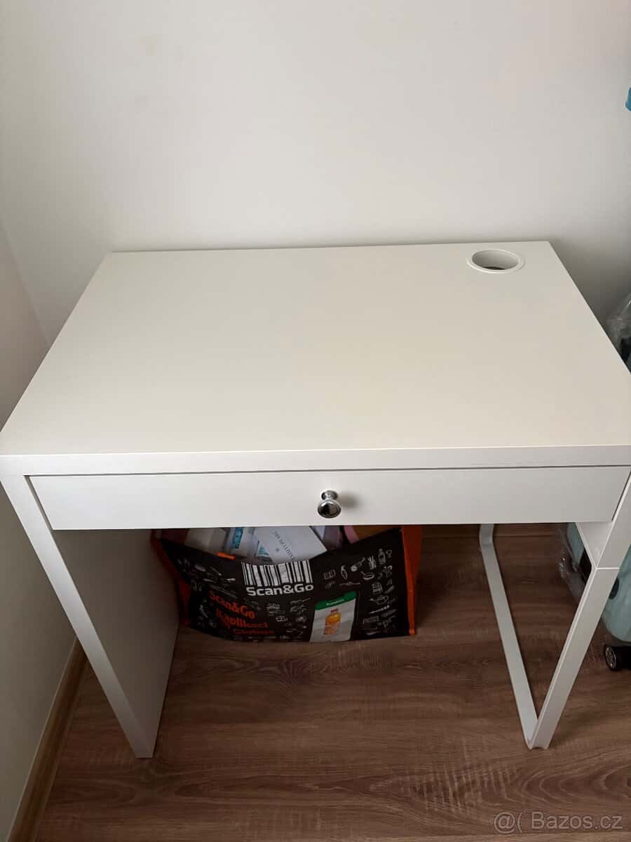Psací stůl ikea 1