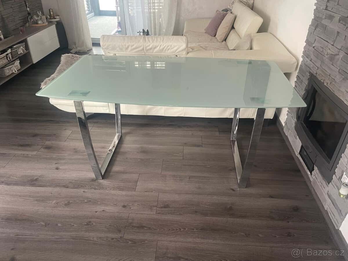 Skleněný stůl 2