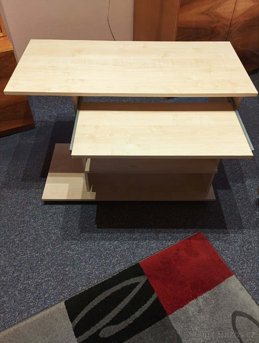 Počítačový stůl 2
